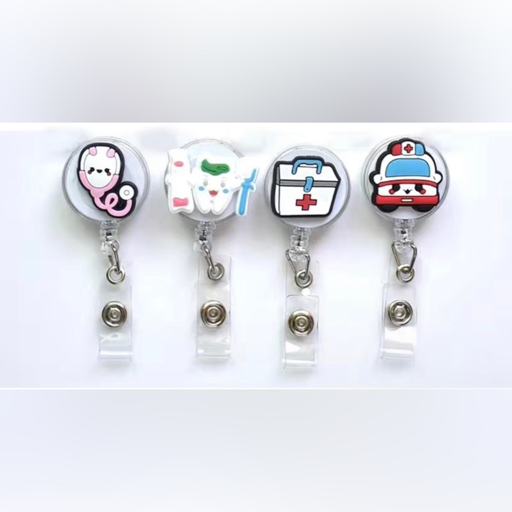 NWOT Retractable Hospital Nurse Badge Holder - Picture 2 of 4